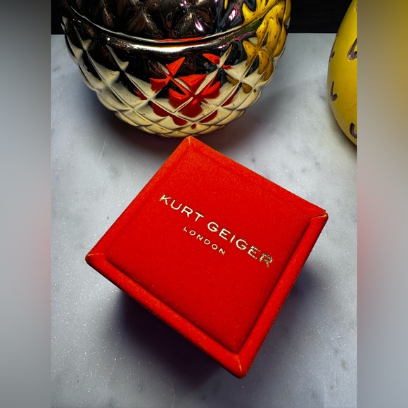 Kurt Geiger Eagle size 8 with ring box gold tone gem stones rhinestone NWT - Picture 12 of 12